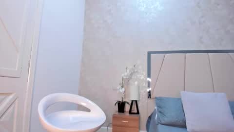 Allison whitee online show from March 6, 9:11 pm