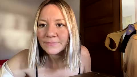 allisonlove2 online show from April 29, 5:30 pm