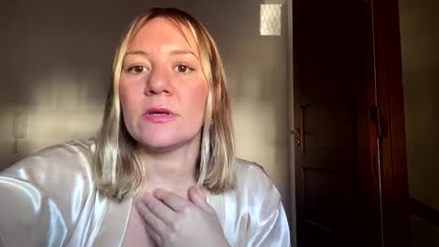 allisonlove2 online show from May 12, 7:22 pm
