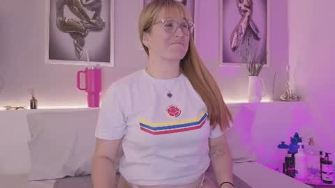 Snapshot of allisonroberts_ chatting on June 23, 7:01 pm Alli online show from June 23, 7:01 pm