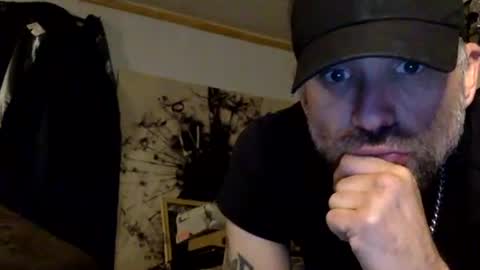 Snapshot of allitrunnin chatting on December 4, 6:44 am allitrunnin online show from December 4, 6:44 am