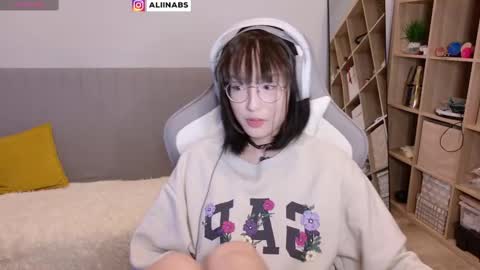 Snapshot of alllinaeve chatting on February 22, 1:33 am Alina online show from February 22, 1:33 am