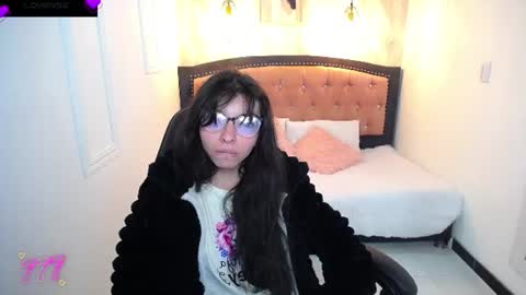 Snapshot of alllyson_ chatting on July 13, 8:22 pm alison online show from July 13, 8:22 pm