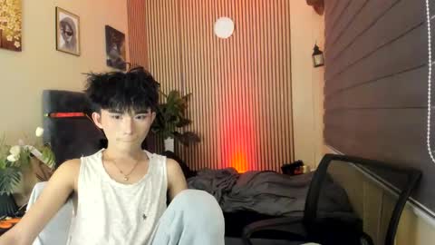 Snapshot of alluring_alpha chatting on November 10, 6:40 pm kim and josh online show from November 10, 6:40 pm