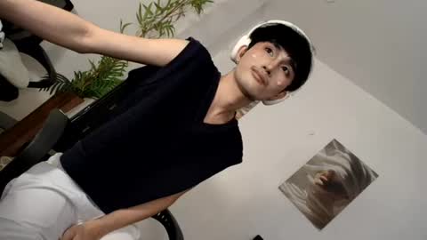 Snapshot of alluring_alpha chatting on June 20, 12:25 am kim and josh online show from June 20, 12:25 am
