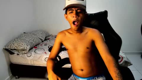 Snapshot of alluringangel0 chatting on September 16, 5:08 am alluringangel0 online show from September 16, 5:08 am