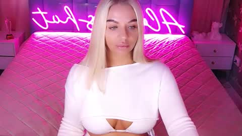 Snapshot of allwayshottt chatting on February 3, 3:15 am AlwaysHot online show from February 3, 3:15 am