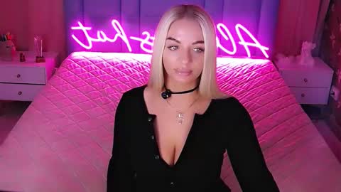 Snapshot of allwayshottt chatting on February 12, 2:17 am AlwaysHot online show from February 12, 2:17 am