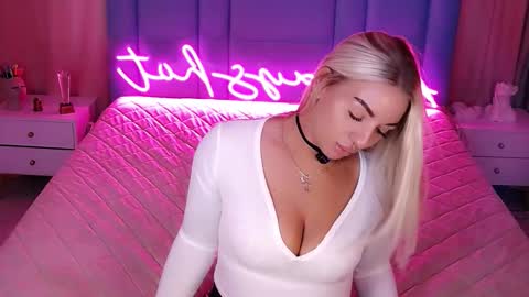 Snapshot of allwayshottt chatting on February 19, 2:07 am AlwaysHot online show from February 19, 2:07 am