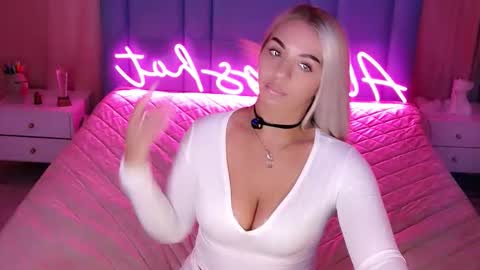 Snapshot of allwayshottt chatting on February 20, 2:08 am AlwaysHot online show from February 20, 2:08 am