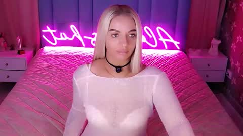 Snapshot of allwayshottt chatting on February 22, 2:02 am AlwaysHot online show from February 22, 2:02 am