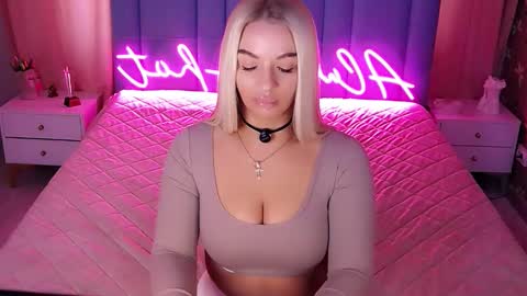 Snapshot of allwayshottt chatting on February 25, 4:11 am AlwaysHot online show from February 25, 4:11 am