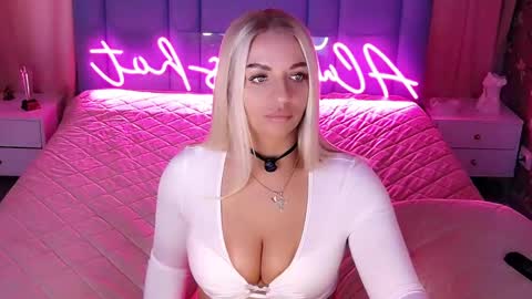 Snapshot of allwayshottt chatting on March 2, 2:14 am AlwaysHot online show from March 2, 2:14 am