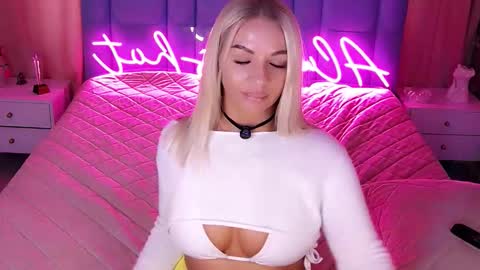 Snapshot of allwayshottt chatting on March 3, 2:50 am AlwaysHot online show from March 3, 2:50 am