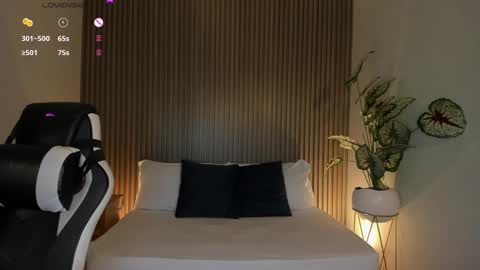 A L L I E online show from September 12, 9:48 pm