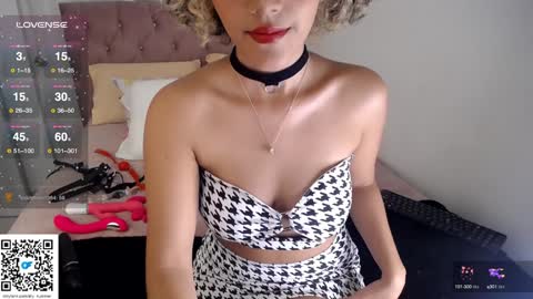 Snapshot of ally_summer chatting on January 24, 11:34 pm ally_summer online show from January 24, 11:34 pm