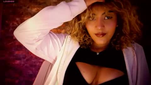 Snapshot of ally_summer chatting on November 29, 4:15 am ally_summer online show from November 29, 4:15 am