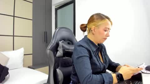 ALMA FENIX  online show from February 11, 2:22 pm