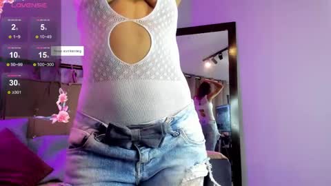 alma_rose_ online show from May 28, 4:48 pm