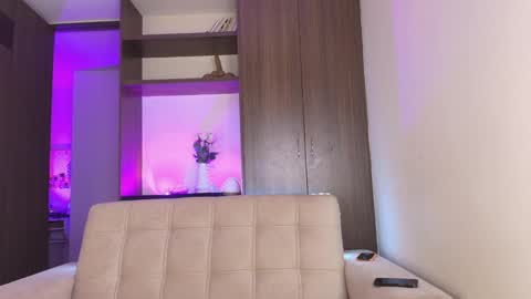 Snapshot of almacastillo2 chatting on June 6, 2:38 am Alma Castillo online show from June 6, 2:38 am