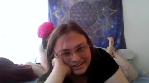 Snapshot of almalexie chatting on July 19, 8:12 pm You can call me Alma. online show from July 19, 8:12 pm