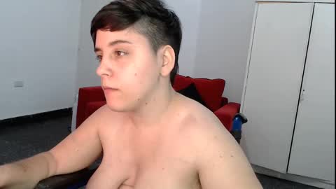 Snapshot of almondonwheels chatting on December 2, 1:58 am Almond online show from December 2, 1:58 am