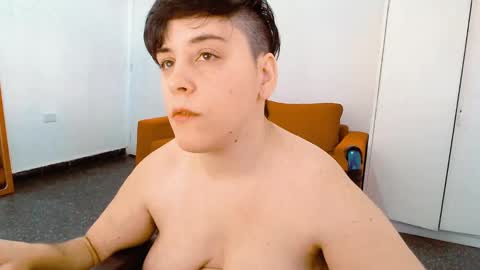 Snapshot of almondonwheels chatting on December 22, 7:10 pm Almond online show from December 22, 7:10 pm