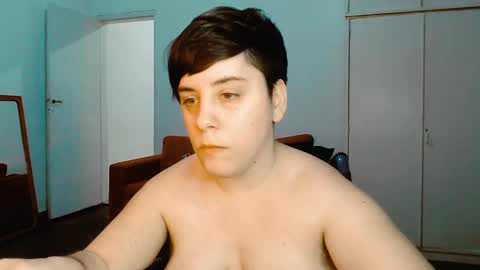 Snapshot of almondonwheels chatting on January 17, 1:04 am Almond online show from January 17, 1:04 am