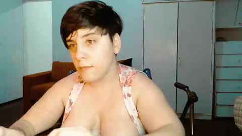 Snapshot of almondonwheels chatting on January 21, 1:39 am Almond online show from January 21, 1:39 am