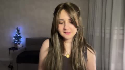 Snapshot of almostinnocent_ chatting on January 18, 5:39 pm Anna online show from January 18, 5:39 pm