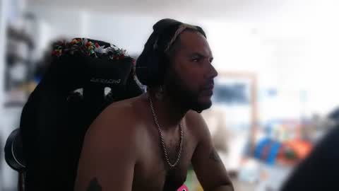 simplyfaded online show from August 1, 11:14 pm