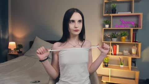 Alona online show from May 6, 7:08 pm