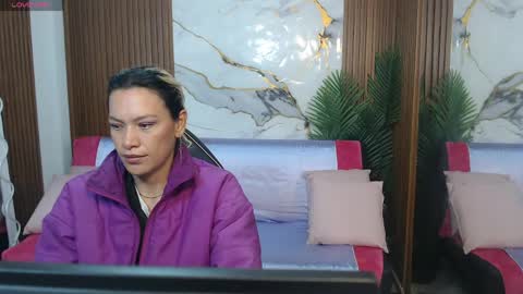 alonddra_tay online show from May 12, 11:40 am