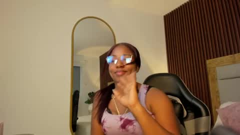 Snapshot of alondra_bernet chatting on May 26, 2:18 am A L O N D R A online show from May 26, 2:18 am
