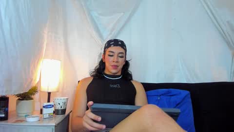 Hazel Bowie online show from February 18, 2:05 am