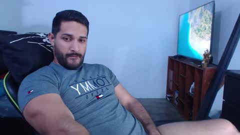 Snapshot of alonxoo chatting on December 5, 1:14 am alonxoo online show from December 5, 1:14 am
