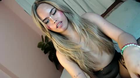 Snapshot of alove_too_last chatting on January 10, 7:43 pm LEXY online show from January 10, 7:43 pm