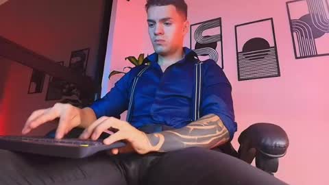 Snapshot of alpha_dominus_ chatting on July 7, 3:20 am alpha_dominus_ online show from July 7, 3:20 am