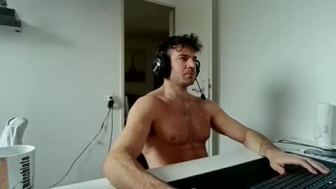 alphah_hunk online show from January 18, 9:57 am