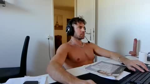 alphah_hunk online show from April 8, 1:33 pm