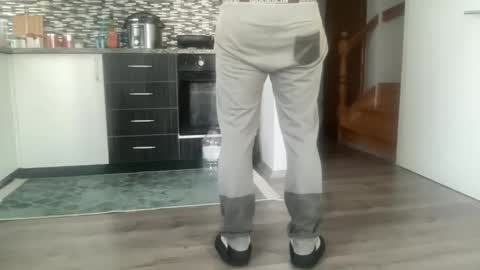 Snapshot of alphandre chatting on March 6, 7:03 am AlphAndre online show from March 6, 7:03 am