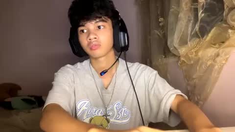 Snapshot of alt_femboy chatting on June 17, 4:52 pm alt_femboy online show from June 17, 4:52 pm