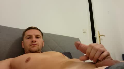 Snapshot of aluke95 chatting on October 3, 5:54 pm aluke95 online show from October 3, 5:54 pm