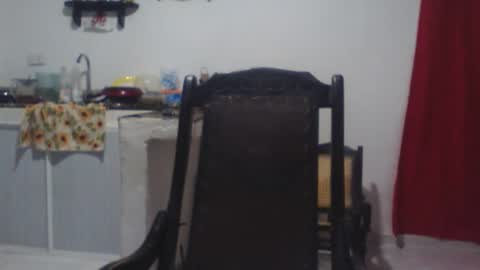 Snapshot of aly826805 chatting on October 4, 4:43 am analia online show from October 4, 4:43 am