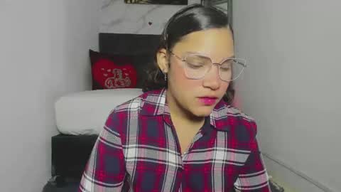 aly_n_sebas online show from October 4, 11:52 am