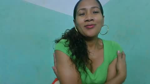 Snapshot of alyahtah chatting on June 27, 1:50 pm alyahtah online show from June 27, 1:50 pm