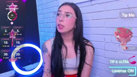 Snapshot of alys_molly chatting on December 24, 2:12 pm sopie online show from December 24, 2:12 pm