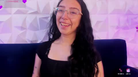 Snapshot of alys_molly chatting on December 29, 11:18 am sopie online show from December 29, 11:18 am