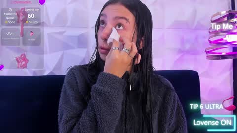 Snapshot of alys_molly chatting on January 7, 11:05 am sopie online show from January 7, 11:05 am