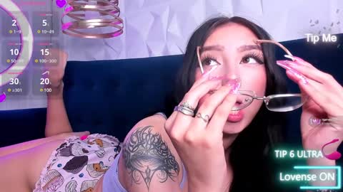 Snapshot of alys_molly chatting on January 18, 2:12 pm sopie online show from January 18, 2:12 pm